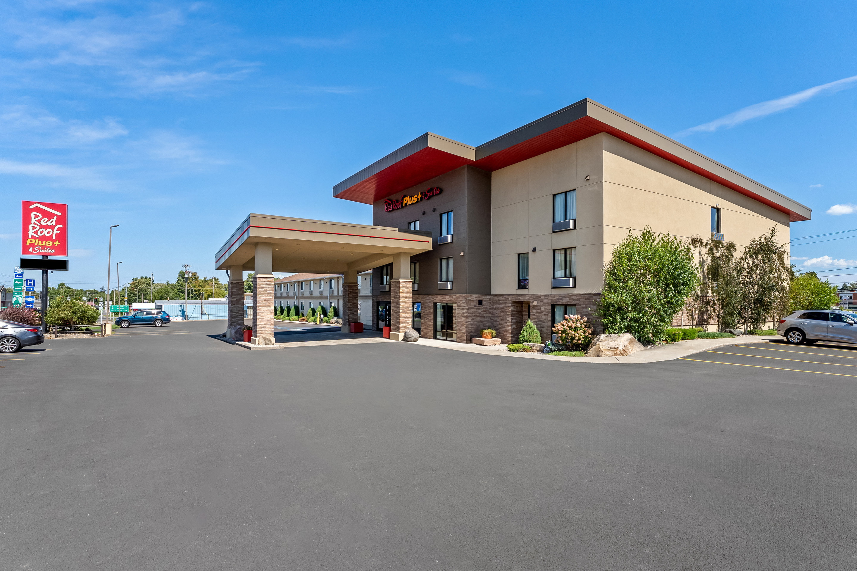 Red Roof PLUS+ & Suites Malone