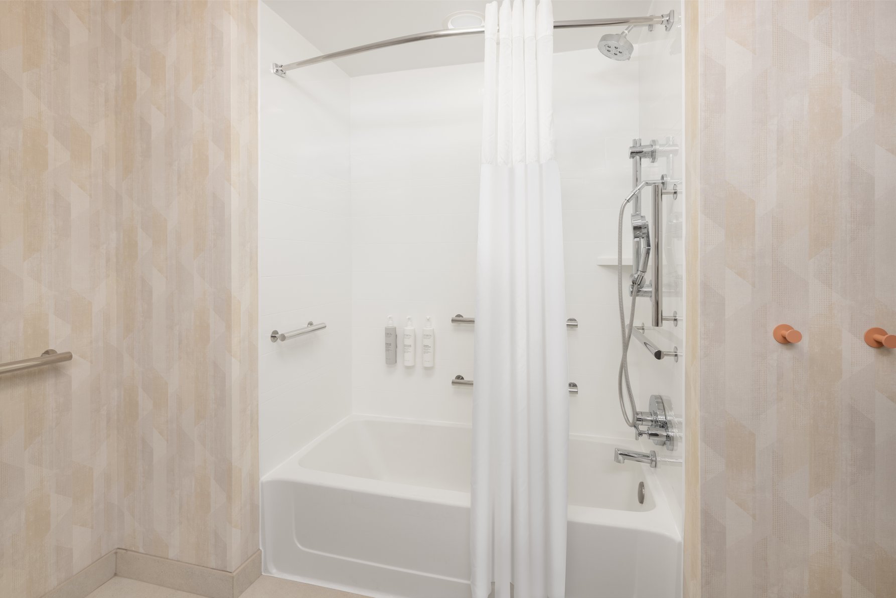 Hampton Inn & Suites by Hilton Jekyll Island Room Type - 2 QN ACCESSIBLE W TUB NS