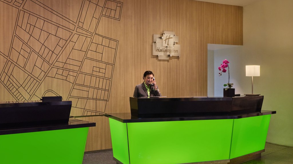 Holiday Inn Singapore Atrium, an IHG Hotel - Our friendly staff is ready to assist you in all your needs