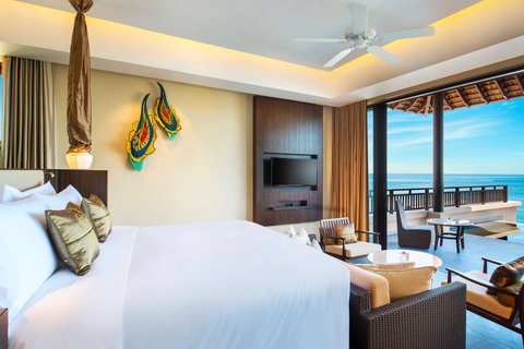 Grand Pool Suite