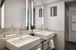 Executive Suite, 2 Bedroom Suite, Bedroom 1: King, Bedroom 2:, Round bed, Lake view, Balcony