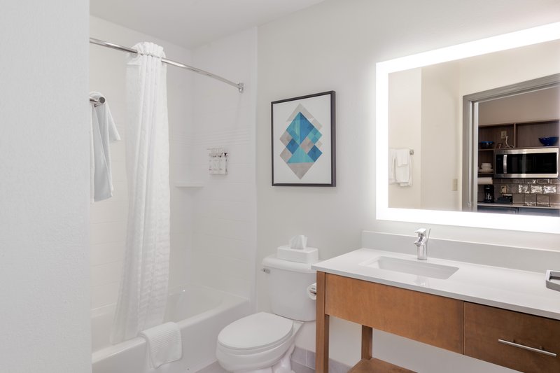 CANDLEWOOD SUITES MOORE