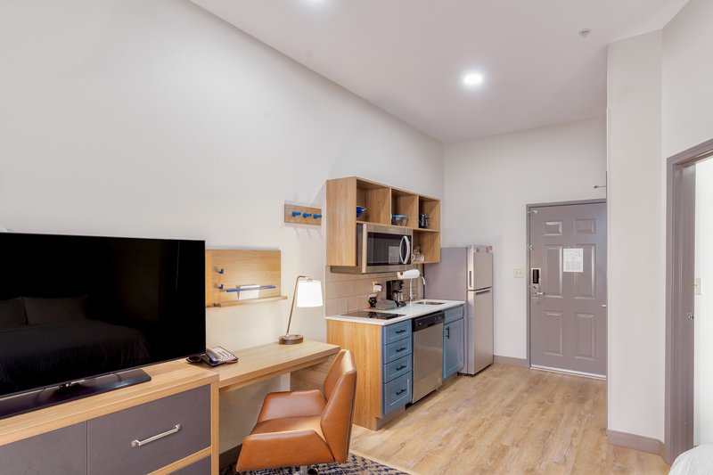 CANDLEWOOD SUITES MOORE