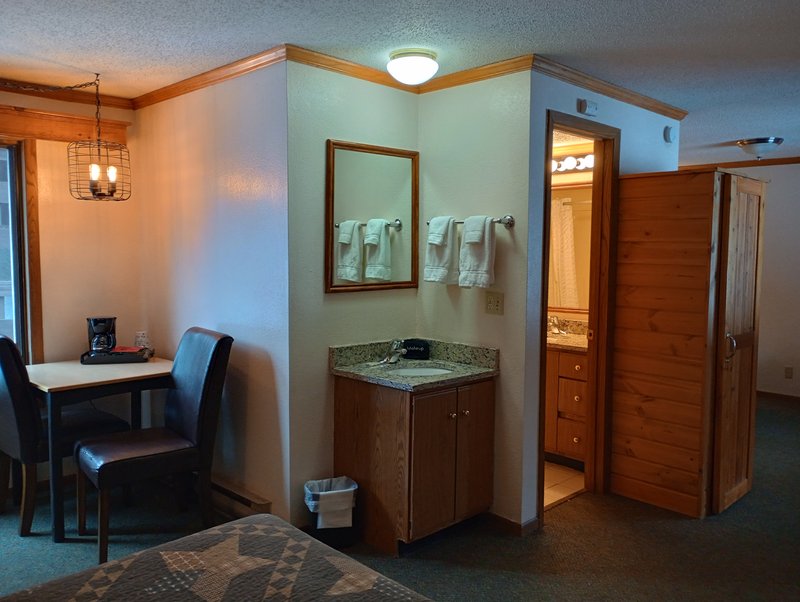 Deluxe Two Queen Guestroom Non Smoking