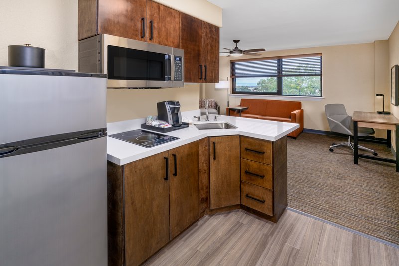 1 BEDROOM 1 BED KITCHENETTE SUITE