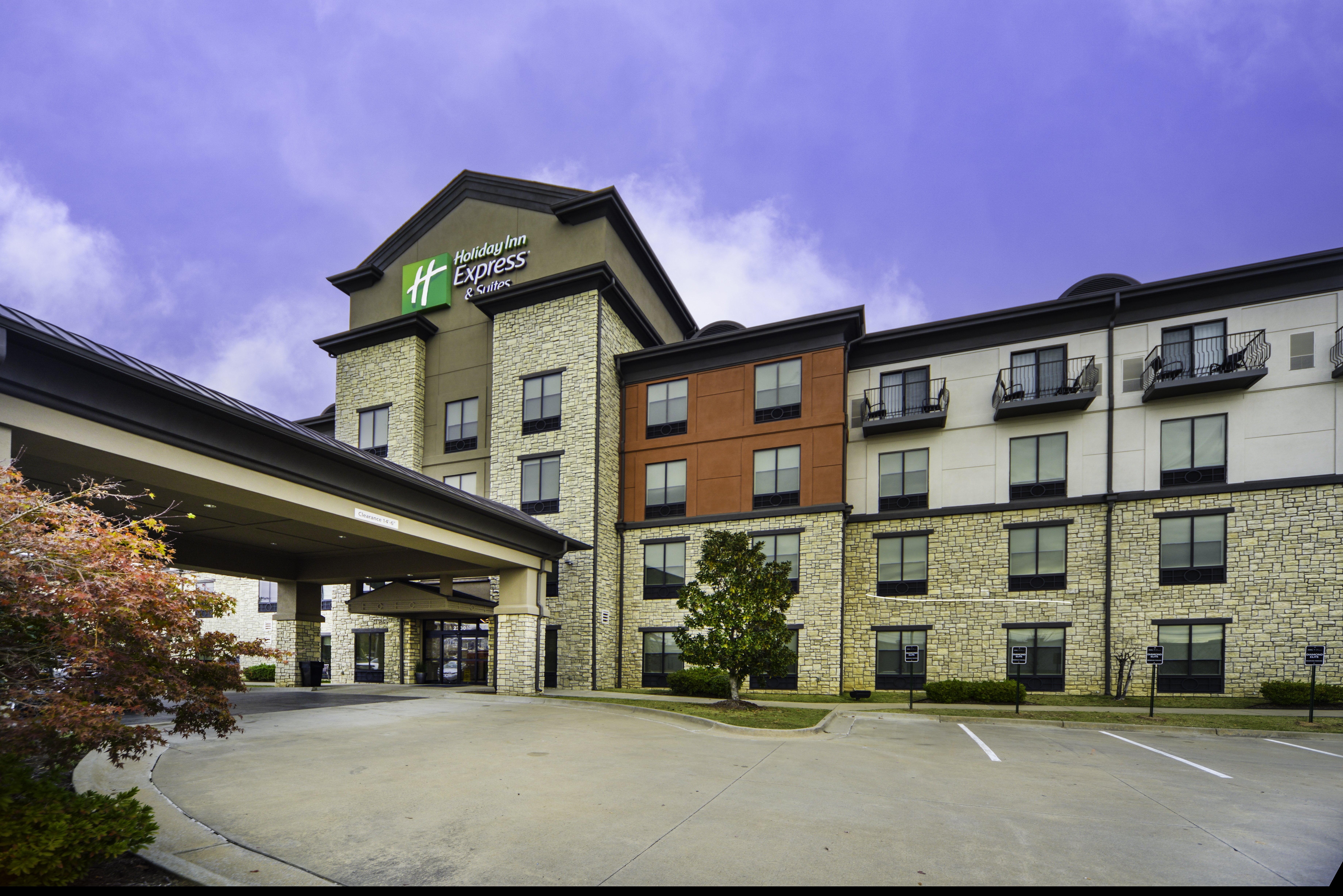 Holiday Inn Express and Suites Conway NW