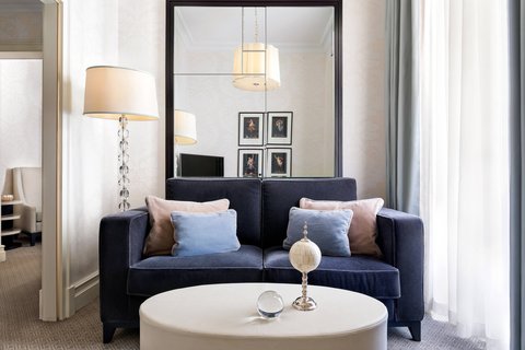 Bristol Executive - Living Room