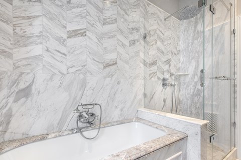 Executive Twin Guest Bathroom