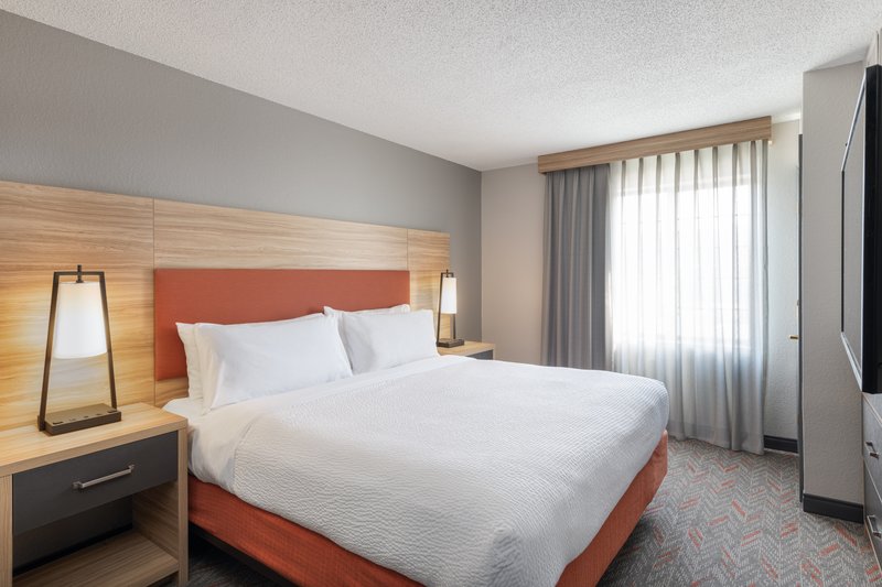 1 BEDROOM SUITE 1 KING BED NONSMOKING