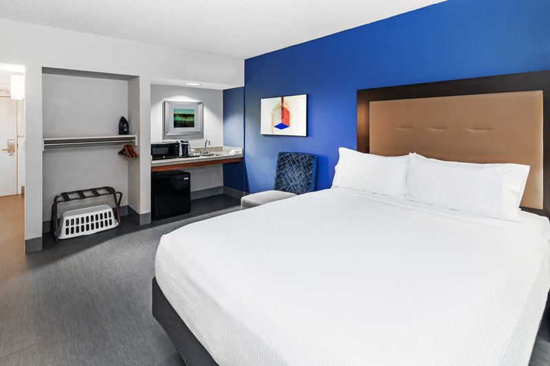 Holiday Inn Express – Military Powless House on JBSA