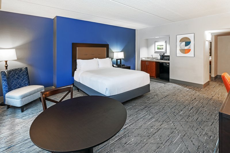 Holiday Inn Express – Military Powless House on JBSA