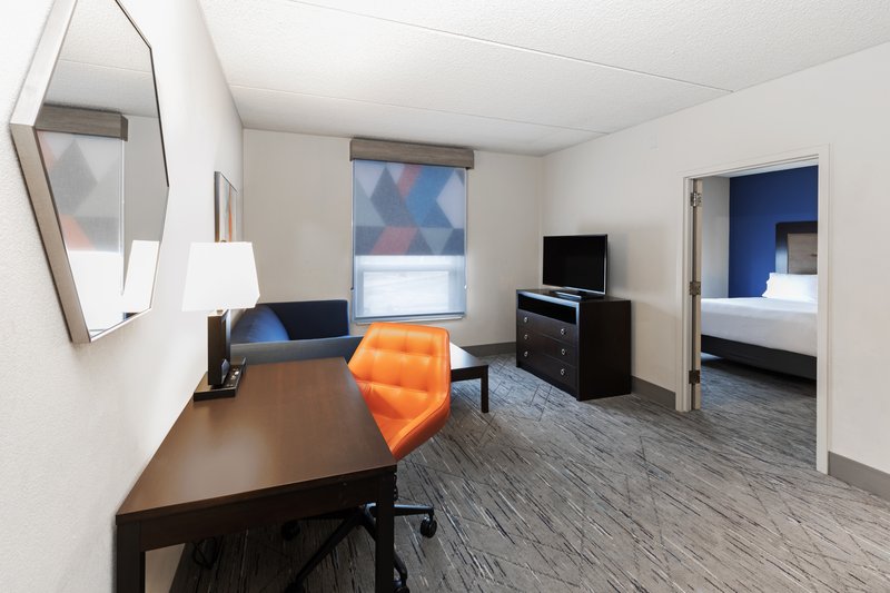 2 QUEEN BEDS FULL SUITE