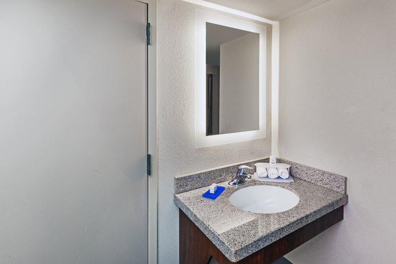 Holiday Inn Express – Military Powless House on JBSA