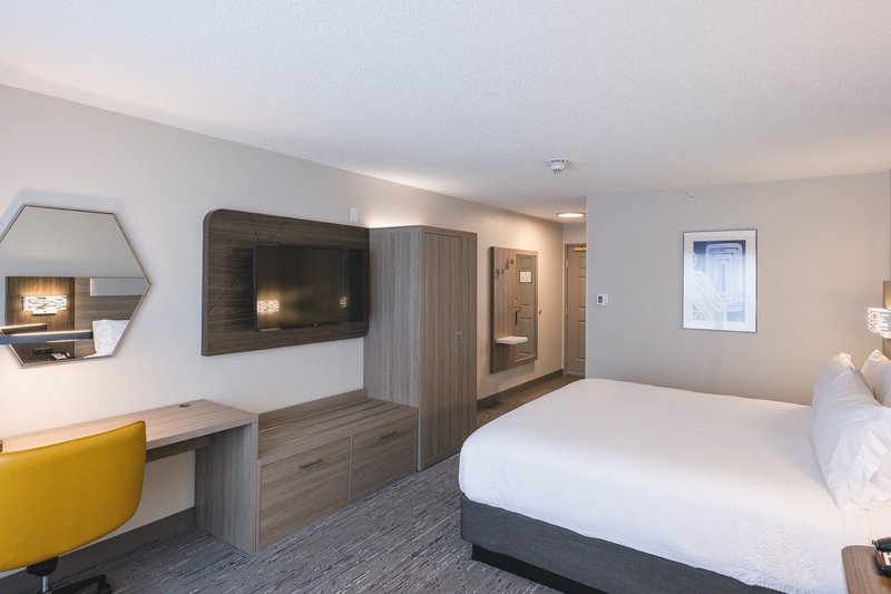 Holiday Inn Express and Suites Marquette