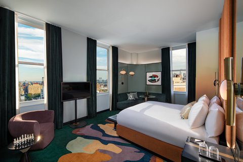 Premier Deluxe Corner King Guest Room -Park View