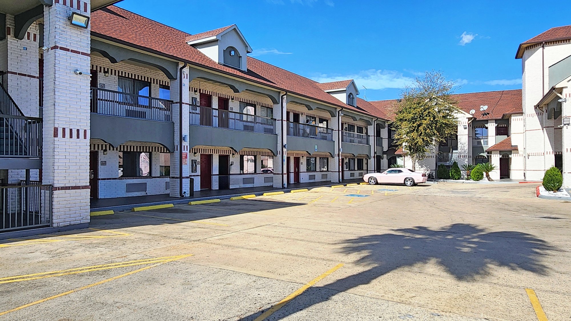 Scottish Inn & Suites