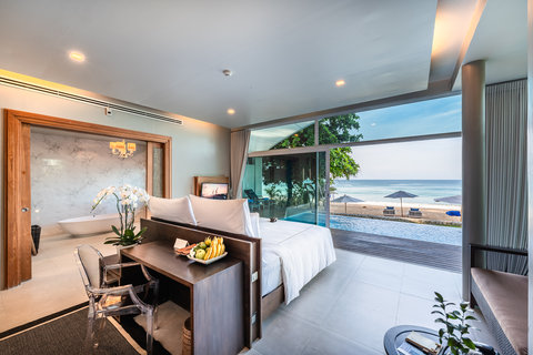 Beachfront Pool Suite