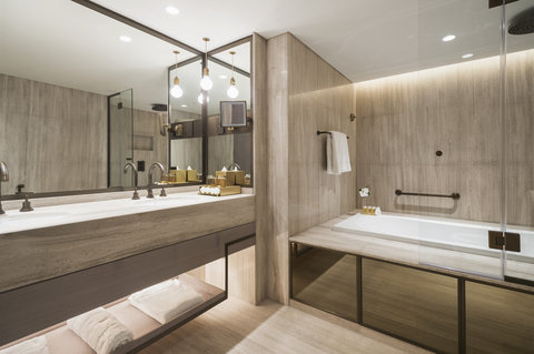Jumeirah Beach Hotel Suite Bathroom