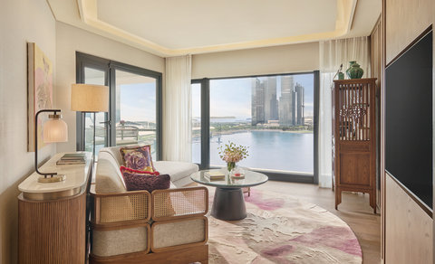 Marina Bay Suite With Balcony Living Room