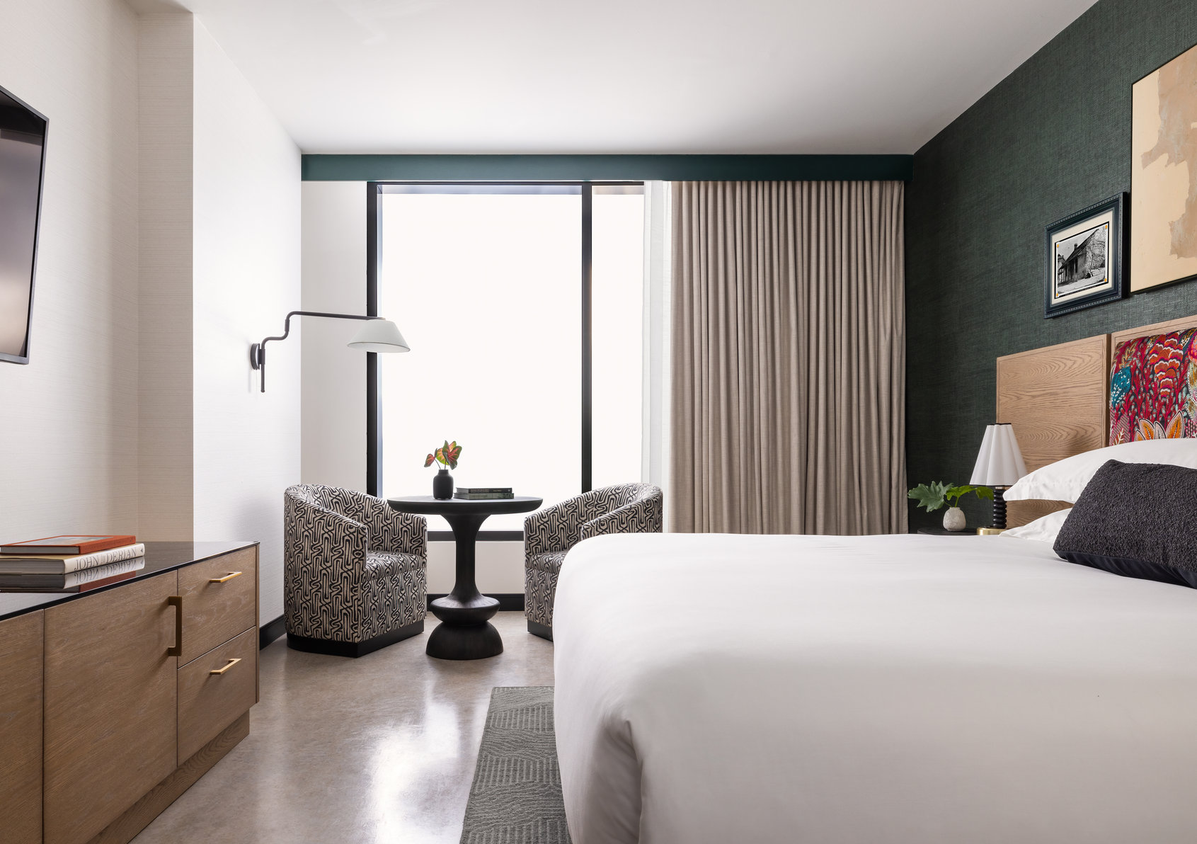 Kimpton SANTO Room Type - 1 King Communications Accessible