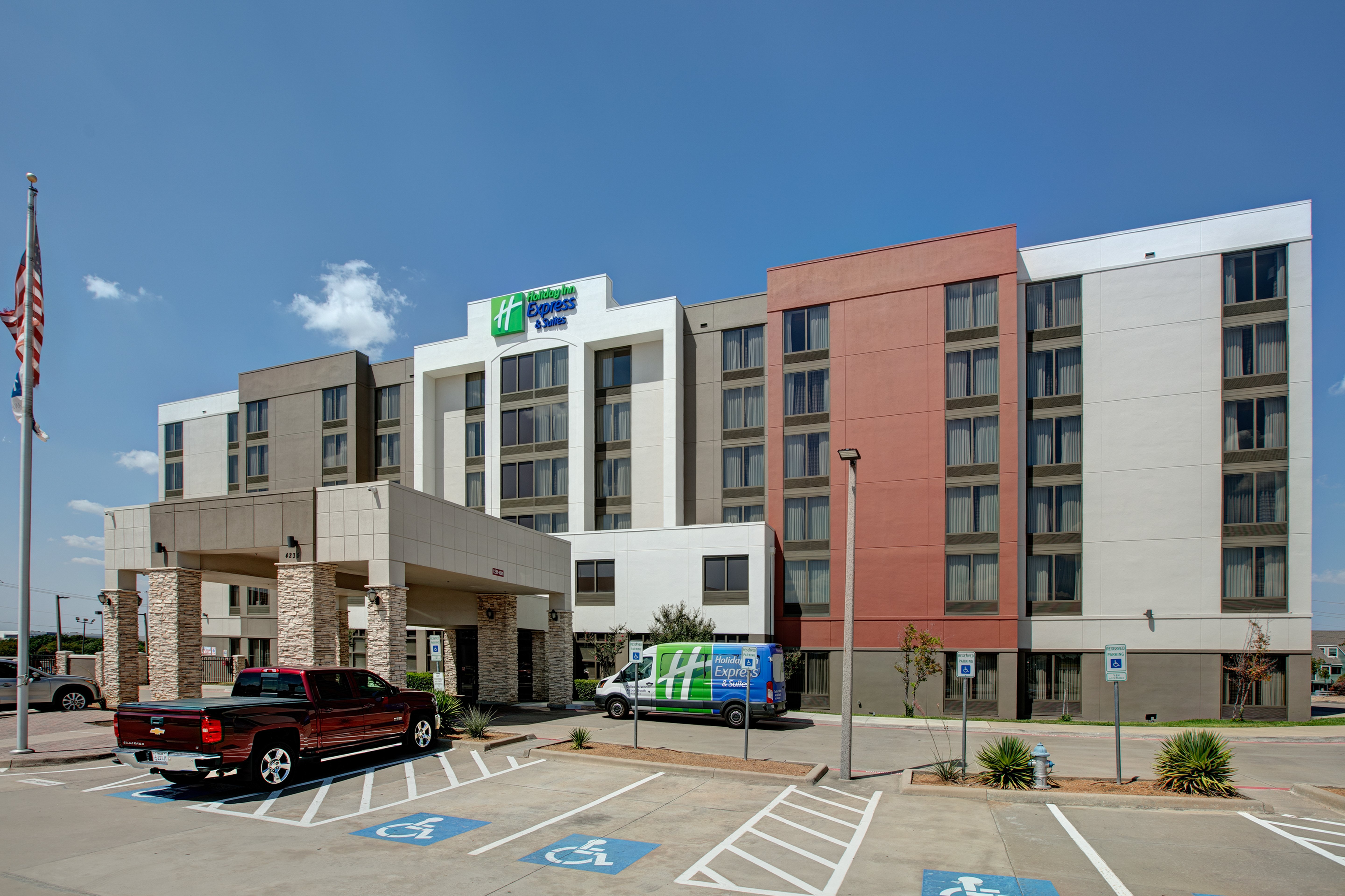 Holiday Inn Express Suites DFW Airport S
