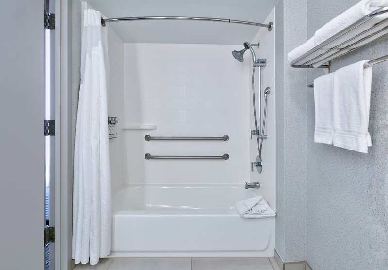 KING MOBILITY ACCESSIBLE TUB NONSMOKING