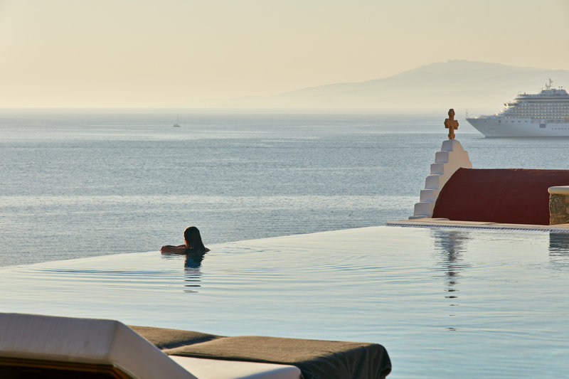 Bill And Coo Suites And Lounge