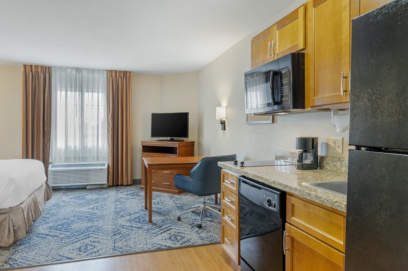 1 QUEEN BED STUDIO SUITE NONSMOKING
