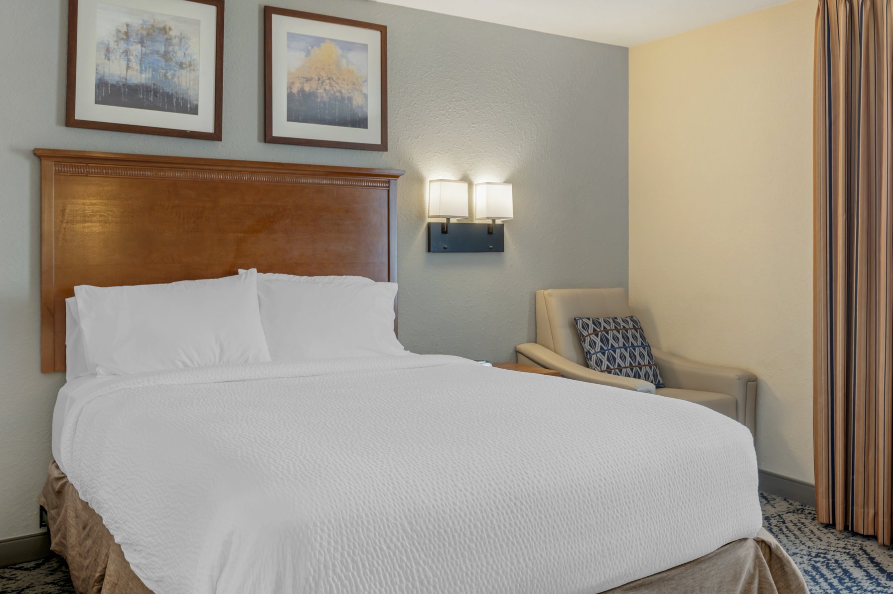 Candlewood Suites INDIANAPOLIS EAST  Room Type - 1 Queen Studio Suite Full Kitchen