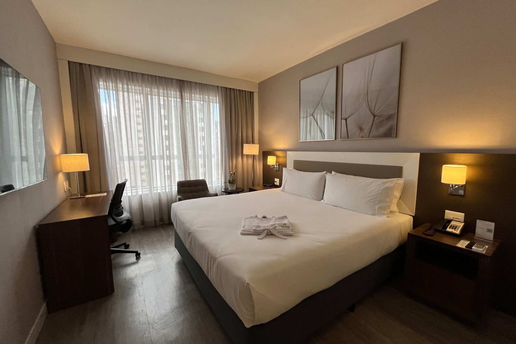 Holiday Inn Belo Horizonte Savassi Room Type - 1 King Upgraded Premium City View