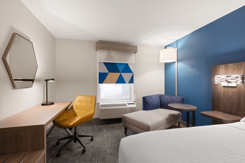 Holiday Inn Express Hotel & Suites DANBURY