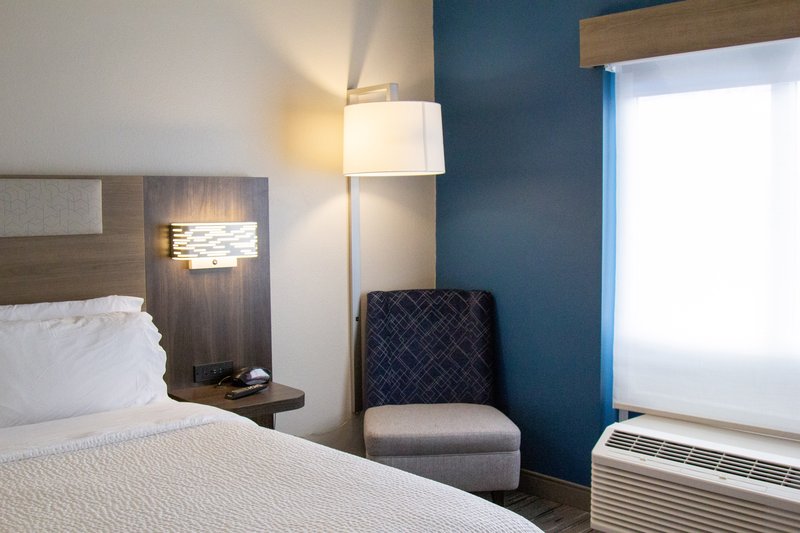 Holiday Inn Express and Suites Cullman