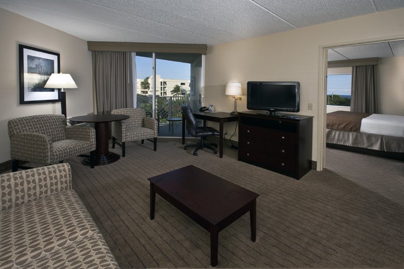 1 King Suite Balcony Ocean View