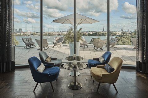 The Fontenay Bar Comp