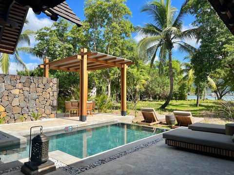 Beachfront Suite Pool Villa