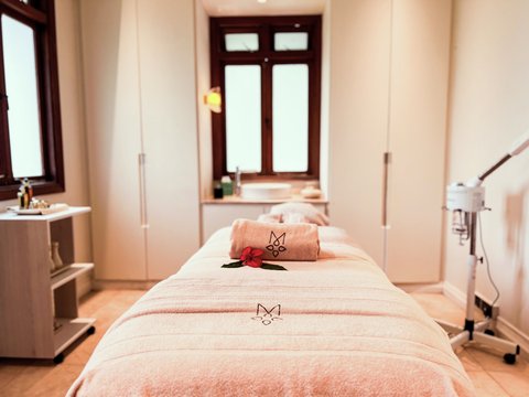 Beauty Salon Facial