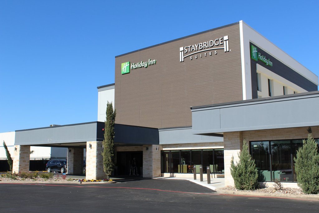Grand Entrance to our Holiday Inn Dallas Market Center 
