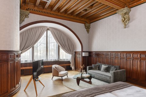 Knight's Suite