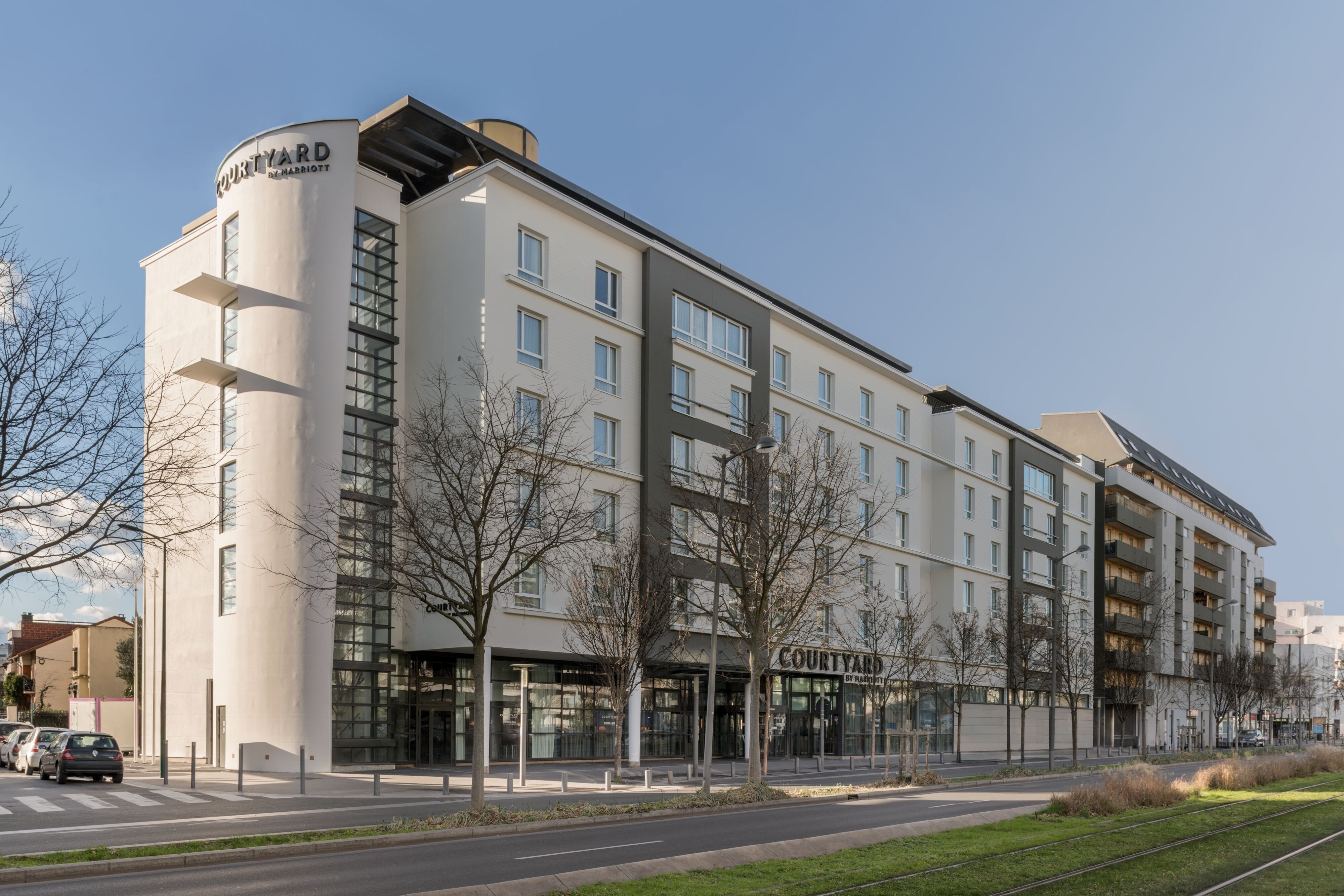 Courtyard Colombes