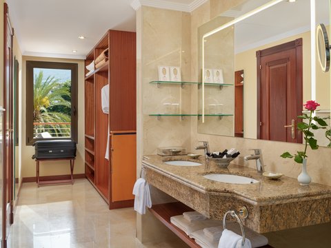 superior teide bathroom