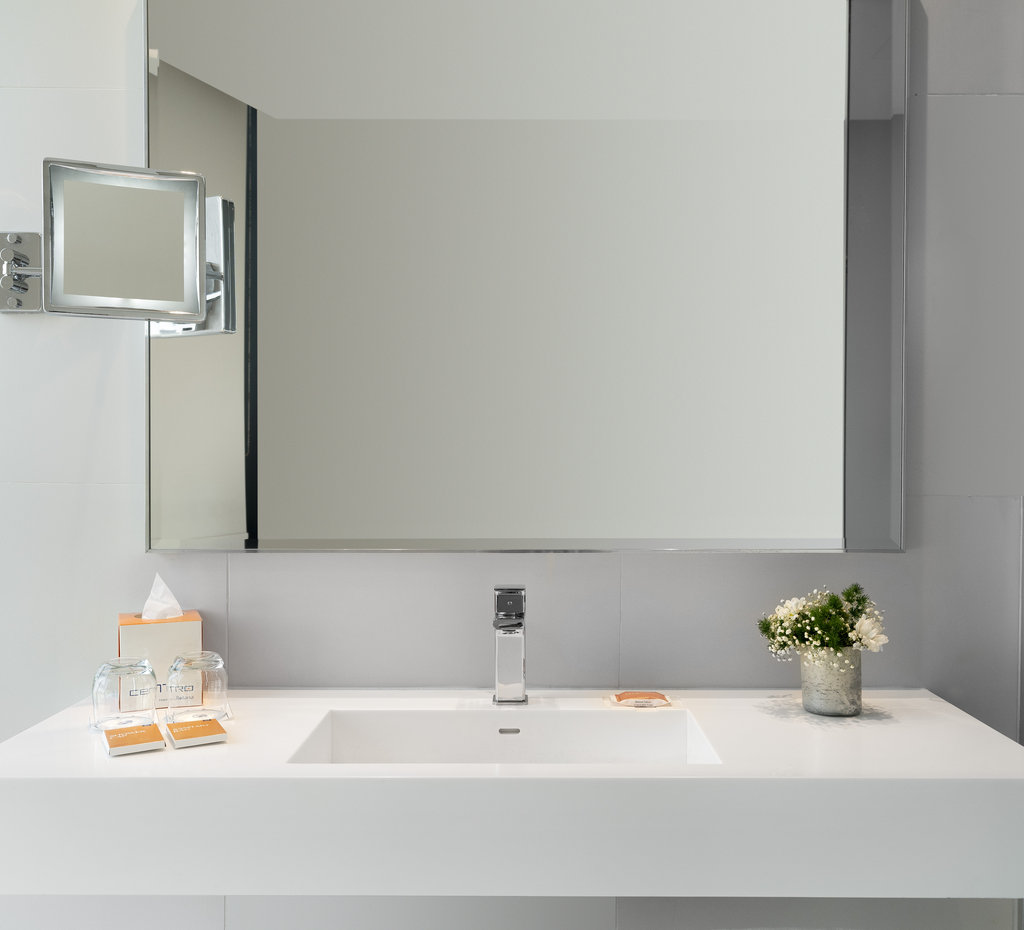 Centro Westside By Rotana Room Type - Centro Twin Room WiFi  ,LED TV ,Shower, Mini Fridge, Safe
