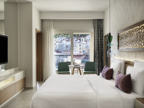 The Chedi Lustica Bay Grand Poolside Room