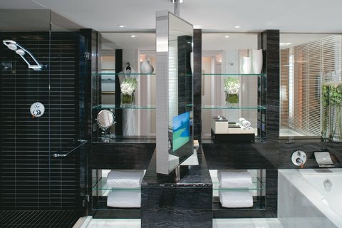 MOHKG Verandah Style Room Bathroom High Res