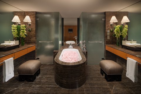Mandarin Oriental Hong Kong Hotel Room Mandarin Bathroom New Lr