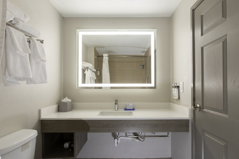 Holiday Inn Express & Suites JACKSONVILLE AIRPORT