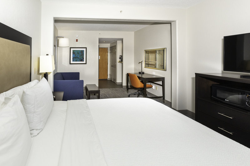 Holiday Inn Express & Suites JACKSONVILLE AIRPORT