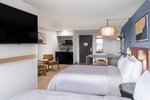 2 Queen Suite Extra Floor Space