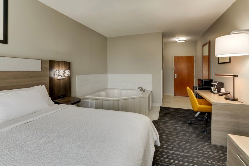HOLIDAY INN EXP STES MONTPELIE