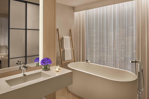 Balcony Suite - Bathroom
