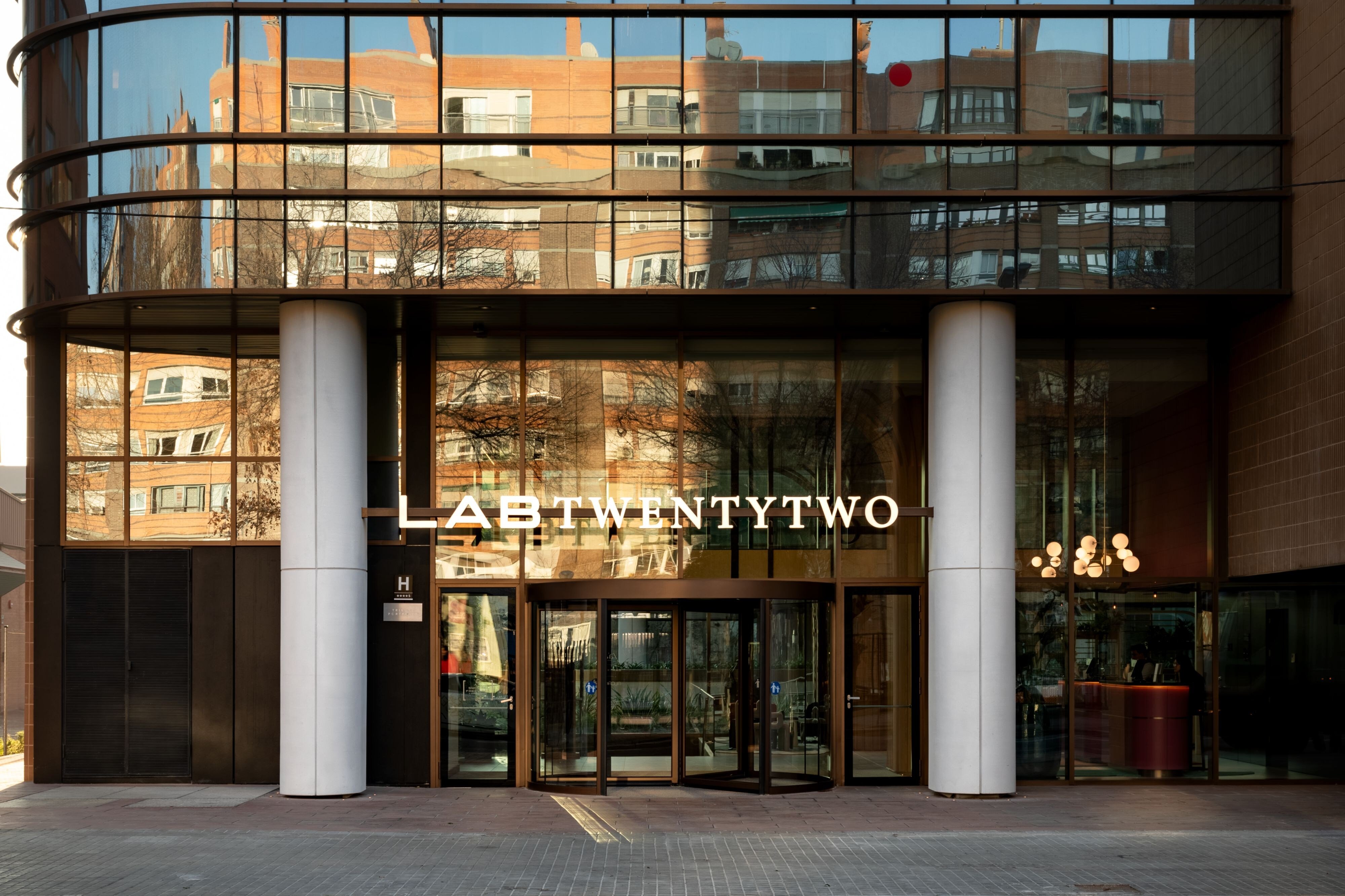 Labtwentytwo Barcelona-Tribute Portfolio